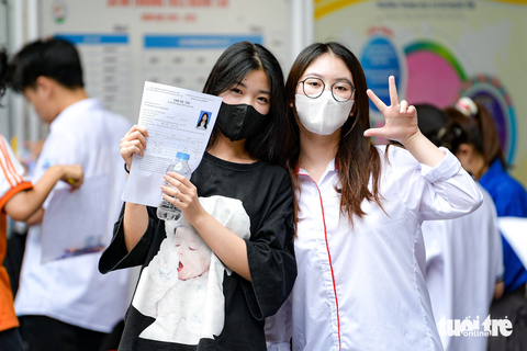 Trường đại học Thương mại sẽ điều chỉnh mức thu học phí - Ảnh 1. Thí sinh tham dự kỳ thi tốt nghiệp THPT năm 2023 tại Hà Nội - Ảnh: NAM TRẦN