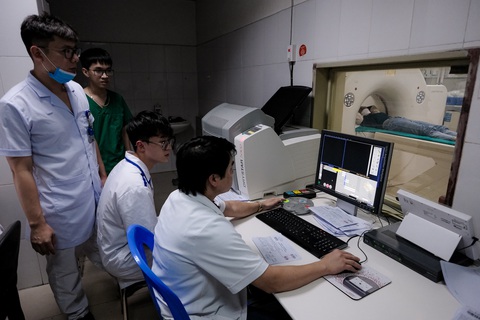 Ngoài nhiệm vụ khám, chữa bệnh, chỉ đạo tuyến còn có các chương trình hợp tác quốc tế, đào tạo cán bộ y tế - Ảnh minh họa: NAM TRẦN Ngoài nhiệm vụ khám, chữa bệnh, chỉ đạo tuyến còn có các chương trình hợp tác quốc tế, đào tạo cán bộ y tế - Ảnh minh họa: NAM TRẦN