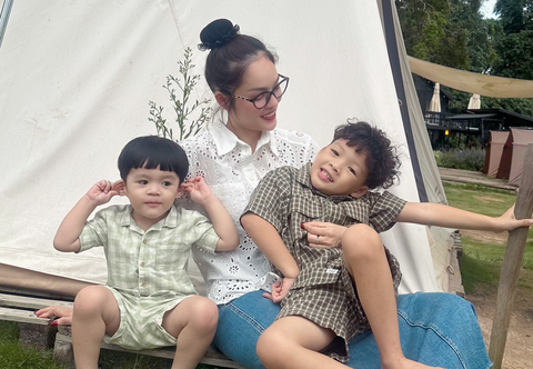 Dương Cẩm Lynh: "Nhờ các con, tôi hoàn thiện và tốt hơn từng ngày" Dương Cẩm Lynh: "Nhờ các con, tôi hoàn thiện và tốt hơn từng ngày"