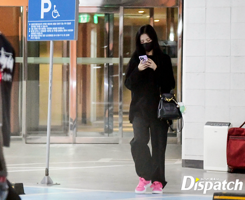 HOT: Jisoo và Ahn Do Hyun đang hẹn hò - Ảnh 2. Theo Dispatch, Jisoo được "một nửa" chăm sóc hết mực