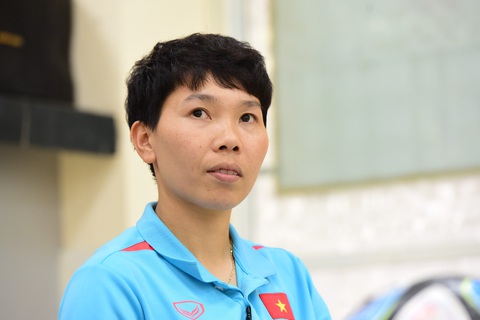 Người hùng World Cup 2023 - thủ môn Kim Thanh đang giao lưu cùng bạn đọc Tuổi Trẻ Online - Ảnh 2. Kim Thanh đến với bóng đá khá tình cờ - Ảnh: DUYÊN PHAN