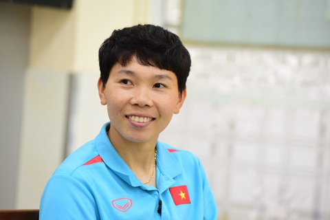 Giao lưu Người hùng World Cup 2023 - thủ môn Kim Thanh: Cản phá quả 11m của Morgan là kỷ niệm khó quên - Ảnh 2. Thủ môn Kim Thanh rạng rỡ khi kể chuyện về ba mẹ mình - Ảnh: DUYÊN PHAN