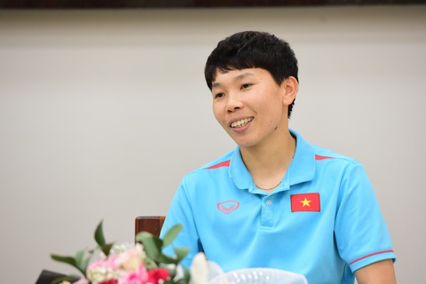 Giao lưu Người hùng World Cup 2023 - thủ môn Kim Thanh: Cản phá quả 11m của Morgan là kỷ niệm khó quên - Ảnh 2. Thủ môn Kim Thanh đã có cuộc giao lưu chân tình cùng Tuổi Trẻ Online - Ảnh: DUYÊN PHAN