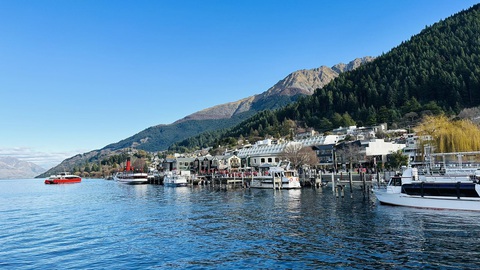 Cảnh hồ bình yên đẹp như thơ ở New Zealand - Ảnh: TR.N. Cảnh hồ bình yên đẹp như thơ ở New Zealand - Ảnh: TR.N.