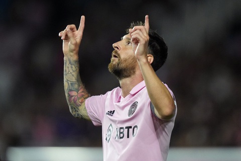 Messi lập cú đúp giúp Inter Miami đi tiếp ở Leagues Cup - Ảnh 1. Messi ăn mừng sau khi lập cú đúp vào lưới Orlando City - Ảnh: Reuters
