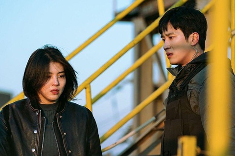 Ahn Bo Hyun: Từ võ sĩ đến diễn viên hẹn hò Jisoo (BlackPink) - Ảnh 4. Han So Hee và Ahn Bo Hyun trong My Name - Ảnh: Netflix