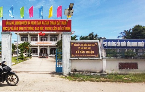 UBND xã ‘mượn tiền’ của dân đóng góp làm đường để trả nợ quán - Ảnh 1. UBND xã Tân Thuận, huyện Đầm Dơi - Ảnh: THANH HUYỀN