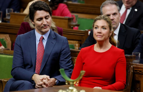 Ly thân vợ, Thủ tướng Canada Trudeau quyết tâm tranh cử lần 4 - Ảnh 2. Ông Justin và bà Sophie tại Hạ viện Canada trong chuyến thăm của Tổng thống Mỹ Joe Biden vào tháng 3-2023 - Ảnh: REUTERS