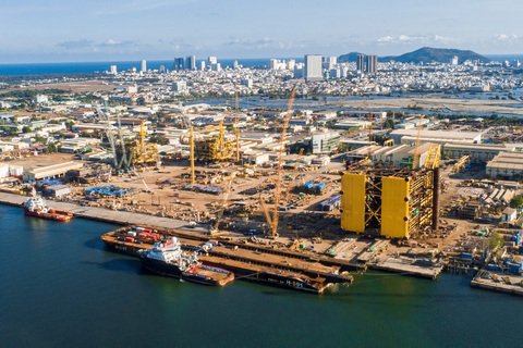 Liên doanh PTSC - Sembcorp được cấp phép khảo sát biển cho dự án điện gió ngoài khơi - Ảnh 2. Khu cảng chế tạo của PTSC