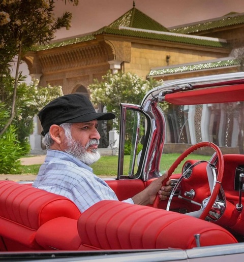 Chiếc bán tải lớn nhất thế giới: 4 phòng ngủ, 1 phòng tắm - Ảnh 3. "Dodge Power Wagon" phiên bản quái vật lớn gấp 8 lần chiếc xe nguyên bản, và nặng hơn 50 tấn. Dodge Power Wagon vốn được nhiều đại gia Trung Đông sử dụng vào những năm 1950 - cũng là thập niên bùng nổ dầu mỏ và đưa vị thế cũng như kinh tế Trung Đông lên một tầm cao mới. Vì thế, đây cũng là một trong những chiếc xe được Rainbow Sheikh yêu thích nhất - Ảnh: Autoevolution