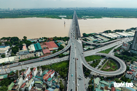 Thủ tướng khánh thành cầu Vĩnh Tuy 2 - Ảnh 1. Toàn cảnh cầu Vĩnh Tuy 1, 2 nhìn từ trên cao - Ảnh: NAM TRẦN