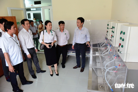 Giám đốc Bệnh viện Lê Văn Thịnh: 'Cần thiết làm xuyên lễ để bà con được chạy thận ở ngay Cần Giờ' - Ảnh 1. Tại Bệnh viện huyện Cần Giờ đã có sẵn màng lọc chạy thận, điều này rất thuận lợi cho việc thiết lập đơn vị chạy thận sắp tới - Ảnh: DUYÊN PHAN