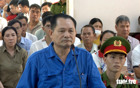 Cho vay ‘bóc lột’, rửa tiền ‘tinh vi’, Thiện Soi bị đề nghị mức án 14-16 năm tù - Ảnh 3. Bị cáo Thiện Soi tại tòa - Ảnh: ĐÔNG HÀ