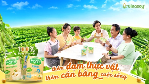 Có gì mới từ sữa đậu nành Fami phiên bản mới? - Ảnh 2. Đi cùng sự đổi mới về diện mạo của Fami là cập nhật không kém phần quan trọng về thông điệp "Thêm đạm thực vật, thêm cân bằng cuộc sống".