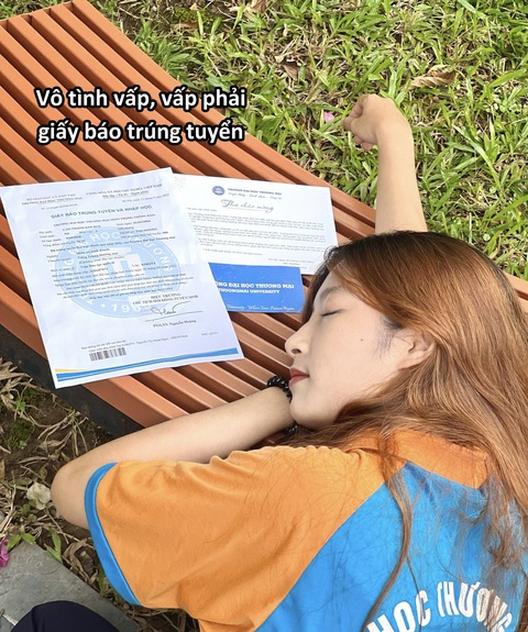 Flex: vô tình vấp phải giấy báo trúng tuyển - Ảnh: F.B Flex: vô tình vấp phải giấy báo trúng tuyển - Ảnh: F.B