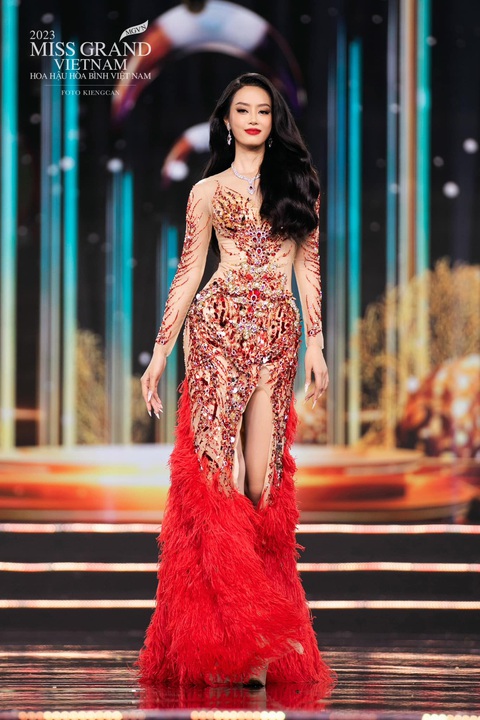 Nhan sắc ngọt ngào của Bùi Khánh Linh khiến fan tiếc nuối vì không thể đăng quang Miss Grand Vietnam - Ảnh 3. Phong độ trình diễn của Bùi Khánh Linh không hề bị sụt giảm