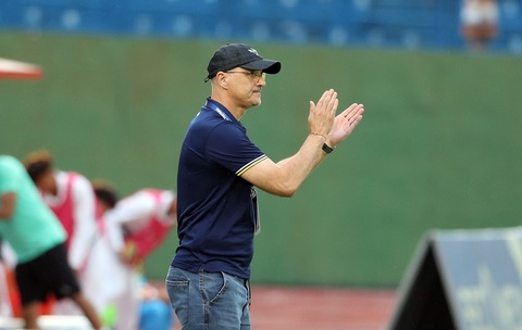 Vô địch, CLB Công An Hà Nội không có đại diện nào ở các giải thưởng V-League 2023 - Ảnh 1. HLV Bozidar Bandovic (CLB Hà Nội) chỉ đạo ở V-League 2023 - Ảnh: N.K.
