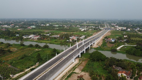 3 công trình trọng điểm của Long An: Sẽ giúp cửa ngõ miền Tây thông thoáng - Ảnh 1. Đường vành đai TP Tân An sắp xuyên suốt, nhiều đoạn đã được đưa vào sử dụng - Ảnh: SƠN LÂM