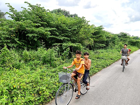Một lô đất vùng ven được rao bán thông qua hình thức mời khách hàng đi sự kiện, xem dự án nhưng đến nay lại không được tách thửa, không được cấp sổ - Ảnh: N.HIỂN Một lô đất vùng ven được rao bán thông qua hình thức mời khách hàng đi sự kiện, xem dự án nhưng đến nay lại không được tách thửa, không được cấp sổ - Ảnh: N.HIỂN