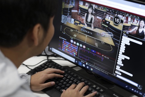 Indonesia bắt giữ 88 người Trung Quốc dọa tung video "nóng" tống tiền - Ảnh 1. 88 công dân Trung Quốc vừa bị bắt tại Indonesia vì nghi vấn điều hành đường dây lừa tình, tống tiền hàng trăm nạn nhân - Ảnh: SCMP