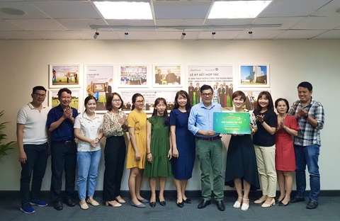 Lương, thưởng có đủ sức "giữ chân" nhân sự? - Ảnh 2. Những cá nhân và tập thể có thành tích xuất sắc luôn được Nutifood ghi nhận và tưởng thưởng xứng đáng - Ảnh: NUTIFOOD