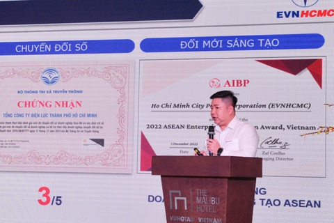 Điện lực TPHCM ra mắt Câu lạc bộ Đổi mới sáng tạo - Ảnh 2. Ông Luân Quốc Hưng, phó tổng giám đốc EVNHCMC