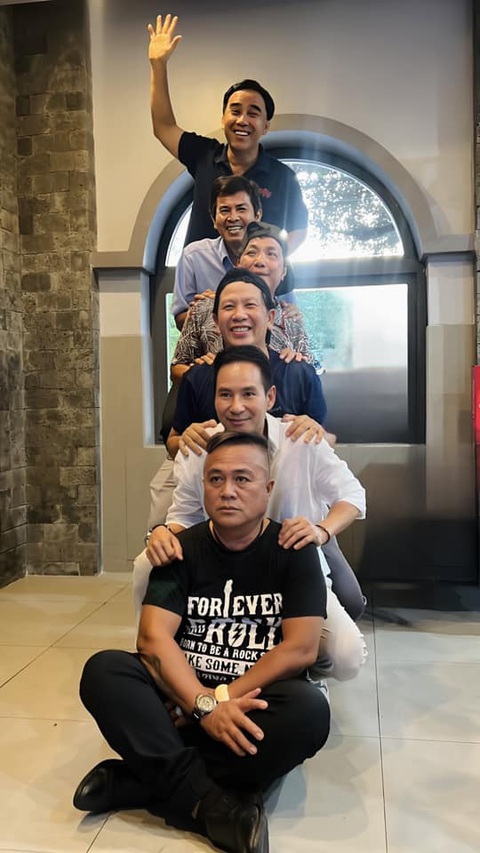 Quyền Linh khoe ‘cây tình bạn’ 30 năm với Lý Hải - Ảnh 2. Nhiều khán giả bày tỏ sự trẻ trung, lí lắc của MC quốc dân