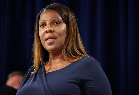 Tổng chưởng lý New York Letitia James đòi ông Trump chịu trách nhiệm vi phạm ngay cả trước khi chưa xét xử - Ảnh: REUTERS Tổng chưởng lý New York Letitia James đòi cựu tổng thống Mỹ Donald Trump chịu trách nhiệm vi phạm ngay cả trước khi chưa xét xử - Ảnh: REUTERS