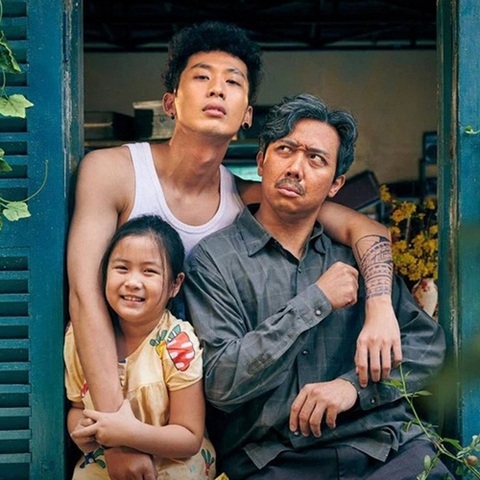Những câu chuyện cảm động rơi nước mắt giữa hai ba con Không chỉ truyền tải những triết lý về gia đình, Bố già còn đem đến nhiều điều khiến chúng ta phải suy ngẫm.