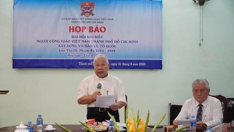 Hơn 560 đại biểu sẽ dự Đại hội đại biểu Người Công giáo Việt Nam TP.HCM - Ảnh 1. Linh mục Đa Minh Đinh Ngọc Lễ thông tin về đại hội - Ảnh: V.L.