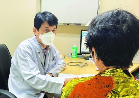 BS Hạnh tư vấn cho một trường hợp bị rối loạn giấc ngủ - Ảnh: M.TRÍ BS Hạnh tư vấn cho một trường hợp bị rối loạn giấc ngủ - Ảnh: M.TRÍ