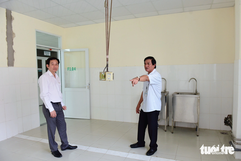 Toàn cảnh Bệnh viện huyện Cần Giờ, nơi có cơ sở khang trang nhưng thiếu bác sĩ trầm trọng - Ảnh 7. Các phòng đều rất rộng và kiên cố nhưng để trống không có giường bệnh và người bệnh - Ảnh: DUYÊN PHAN