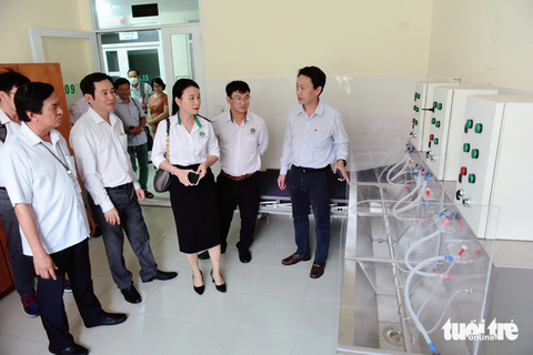 Toàn cảnh Bệnh viện huyện Cần Giờ, nơi có cơ sở khang trang nhưng thiếu bác sĩ trầm trọng - Ảnh 4. Cần Giờ chưa có máy lọc thận. Từ trong dịch COVID-19, một hệ thống 10 phòng thiết kế cho lọc thận từng được triển khai nhưng đành gác lại vì không có nhân lực. Trong ảnh là hệ thống màng lọc thận chưa bao giờ có cơ hội sử dụng - Ảnh: DUYÊN PHAN