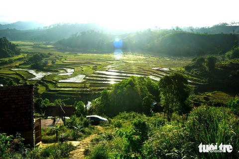 Bình minh ở làng Kon Vơng Kia, xã Đăk Long (nay là thị trấn Măng Đen) - Ảnh: T.T.D. Bình minh ở làng Kon Vơng Kia, xã Đăk Long (nay là thị trấn Măng Đen) - Ảnh: T.T.D.