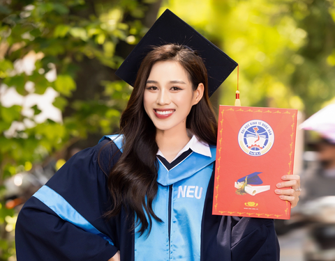Đỗ Thị Hà khoe bằng tốt nghiệp gây sự chú ý của người hâm mộ - Ảnh: NVCC Đỗ Thị Hà khoe bằng tốt nghiệp gây sự chú ý của người hâm mộ - Ảnh: NVCC