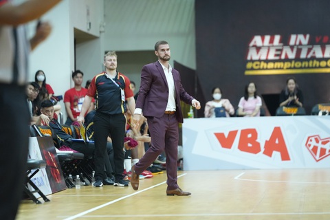 ĐKVĐ Saigon Heat lập dấu son tại VBA 2023 - Ảnh 3. HLV Matt Van Pelt tự tin với tính toán của mình - Ảnh: VBA