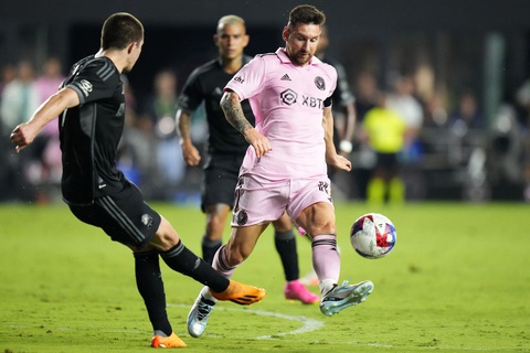 Messi mờ nhạt trước sự chứng kiến của chủ tịch FIFA - Ảnh 1. Messi có dấu hiệu hụt hơi và chơi không xuất sắc khi "tái đấu" với Nashville - Ảnh: Reuters