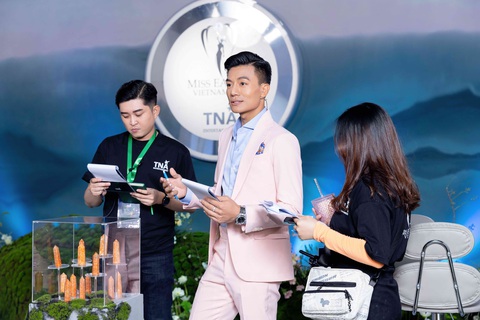 Hiếu Nguyễn tại hậu trường quay chương trình truyền hình thực tế Miss Earth Việt Nam 2023 - Ảnh: BTC Hiếu Nguyễn tại hậu trường quay chương trình truyền hình thực tế Miss Earth Việt Nam 2023 - Ảnh: BTC