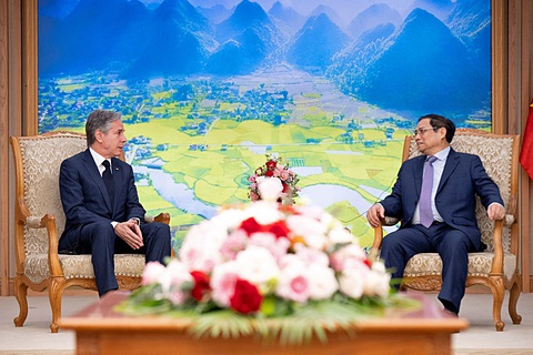 Chuyến thăm chưa có tiền lệ - Ảnh 1. Thủ tướng Phạm Minh Chính (phải) tiếp Ngoại trưởng Mỹ Antony Blinken tại Văn phòng Chính phủ ở Hà Nội vào ngày 15-4-2023 - Ảnh: Reuters