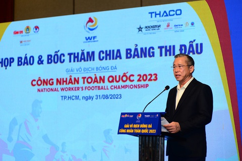 THACO tài trợ 3 năm cho Giải bóng đá công nhân toàn quốc - Ảnh 1. Ông Phạm Văn Tài - tổng giám đốc Công ty cổ phần Tập đoàn Trường Hải - THACO, nhà tài trợ kim cương của Giải vô địch bóng đá công nhân toàn quốc 2023 - phát biểu tại buổi họp báo sáng 31-8 - Ảnh: QUANG ĐỊNH