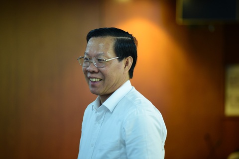 Chủ tịch Phan Văn Mãi: TP.HCM có chính sách để cán bộ, công chức 'đủ sống', yên tâm công tác - Ảnh 1. Chủ tịch UBND TP.HCM Phan Văn Mãi nói về nghị quyết 98 - Ảnh: TIẾN LONG