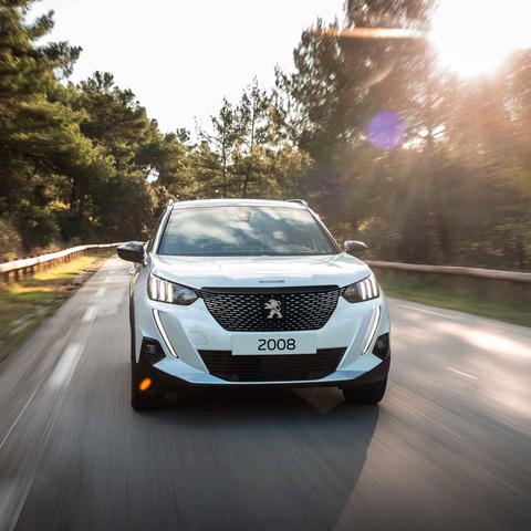 Cơ hội sở hữu SUV Châu Âu Peugeot với ưu đãi hấp dẫn - Ảnh 2. Peugeot 2008 - mẫu SUV đô thị trẻ trung, phong cách