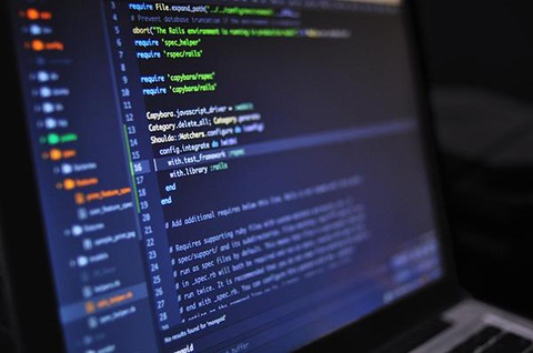 PHP Developer là công việc gì? Kỹ năng cần thiết khi làm PHP Developer - Ảnh 5. Cẩn trọng, tỉ mỉ là yếu tố không thể thiếu đối với nhân viên lập trình PHP - Ảnh: Internet.