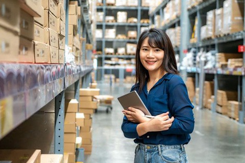 Merchandiser là gì? Tổng hợp từ A – Z thông tin nghề nghiệp Merchandise - Ảnh 1. Nhân viên merchandiser - Ảnh: Internet.