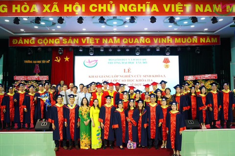 Tự tin thăng tiến với thạc sĩ quản trị dịch vụ du lịch và lữ hành - Ảnh 1. Tự tin thăng tiến với thạc sĩ quản trị dịch vụ du lịch và lữ hành - Ảnh 1.