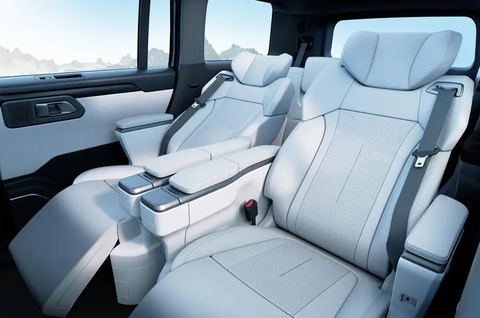 SUV nhái thiết kế Land Rover Defender tại Trung Quốc có cả bếp đi kèm cửa hậu - Ảnh 6. SUV nhái thiết kế Land Rover Defender tại Trung Quốc có cả bếp đi kèm cửa hậu - Ảnh 6.
