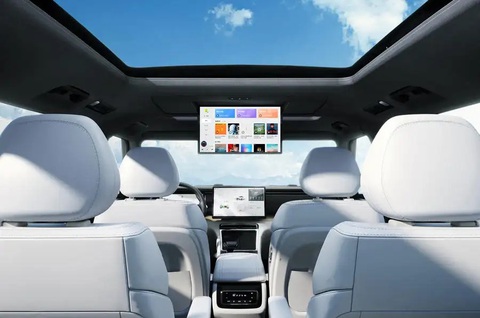 SUV nhái thiết kế Land Rover Defender tại Trung Quốc có cả bếp đi kèm cửa hậu - Ảnh 2. Nội thất xe mang phong cách tối giản và hiện đại - Ảnh: Carscoops