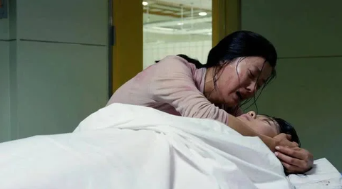 Yoo Sun đã khắc họa một cách xuất sắc nỗi đau xé lòng của người mẹ mất con Yoo Sun đã khắc họa một cách xuất sắc nỗi đau xé lòng của người mẹ mất con