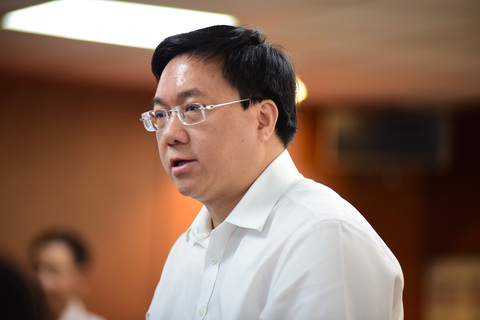 Chủ tịch Phan Văn Mãi: TP.HCM có chính sách để cán bộ, công chức 'đủ sống', yên tâm công tác - Ảnh 5. Thứ trưởng Bộ Kế hoạch và Đầu tư Trần Duy Đông phát biểu - Ảnh: TIẾN LONG