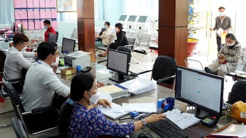 TP.HCM bổ sung 53 phó chủ tịch UBND cấp huyện, xã - Ảnh 1. Việc bổ sung phó chủ tịch UBND TP Thủ Đức, 3 huyện ngoại thành và 49 phường, xã trên 50.000 dân thực hiện từ năm 2023 - Ảnh: HỮU HẠNH